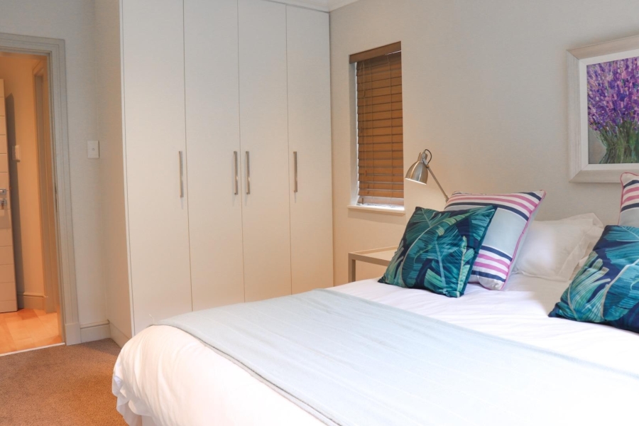 To Let 6 Bedroom Property for Rent in Voelklip Western Cape